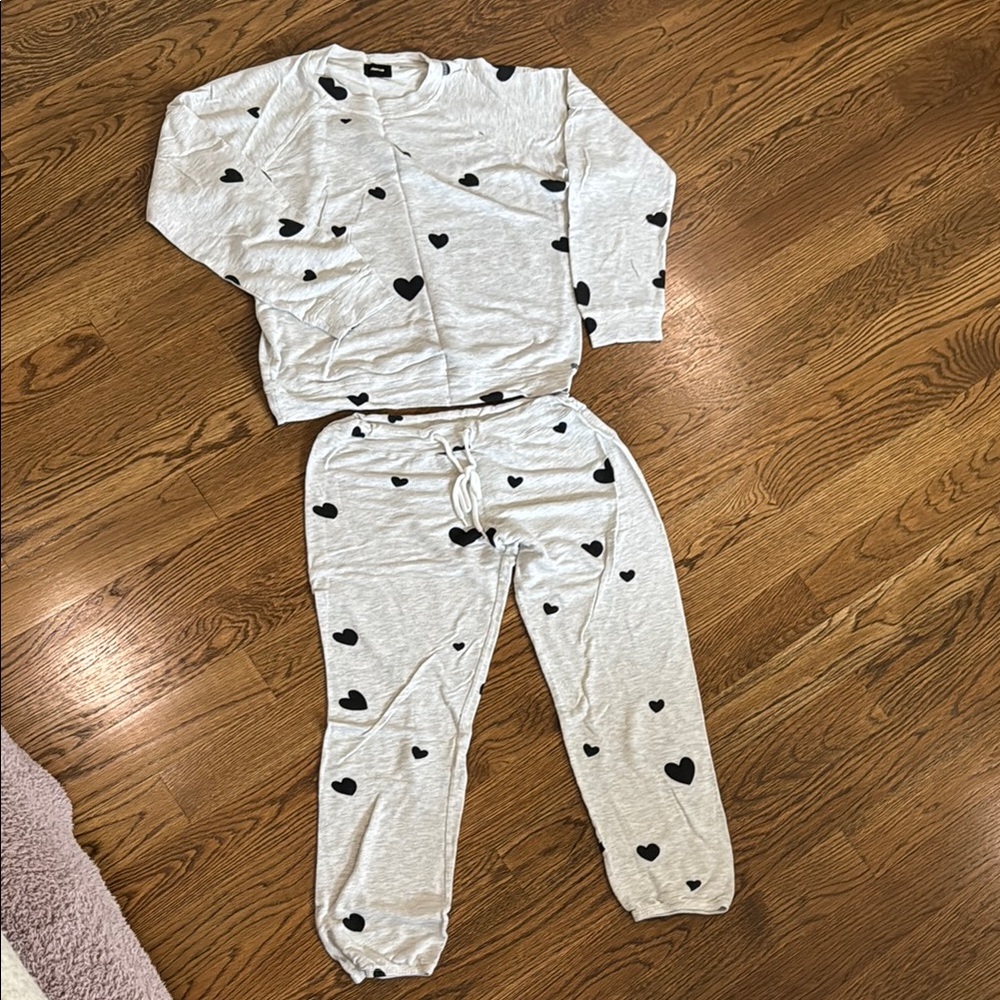 Monrow Black and White Pajama Set with heart Print